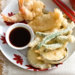 divers beigners de tempura sur une assiette