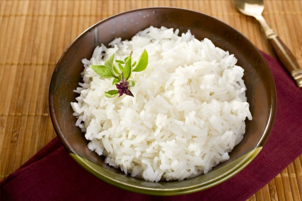 riz jasmin cuit dans un bol