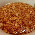 ail frit dans un bol blanc