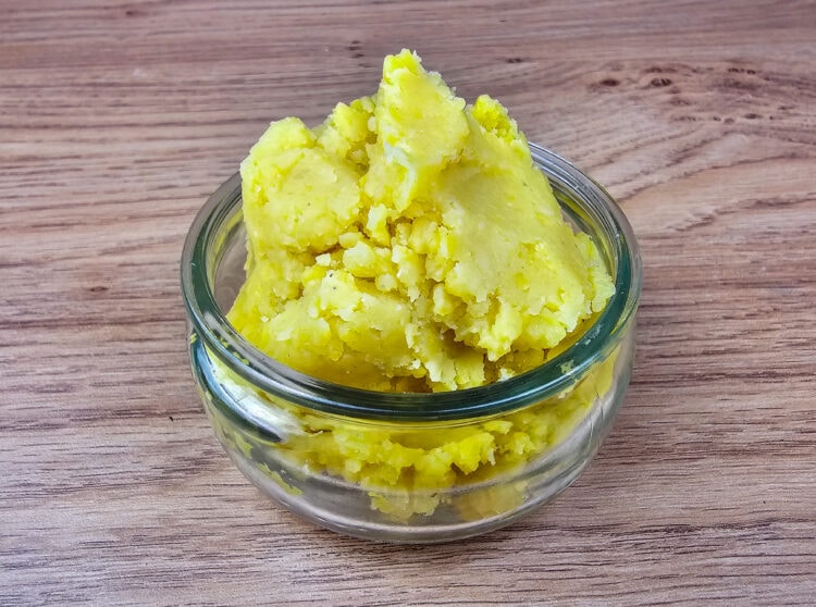 pâte de haricots Mungo sur fond de bois