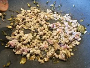 porc sauté nouilles dan dan presque cuit