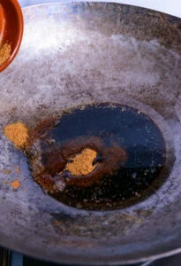 aromates rajoutés au wok