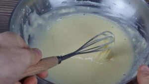 pâte à frire dans un saladier