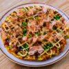 okonomiyaki sur fond de bois