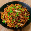 macaronis chinois sur fond de bois