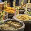 Concombre mariné vendu au marché Nishiki à Kyoto, Japon