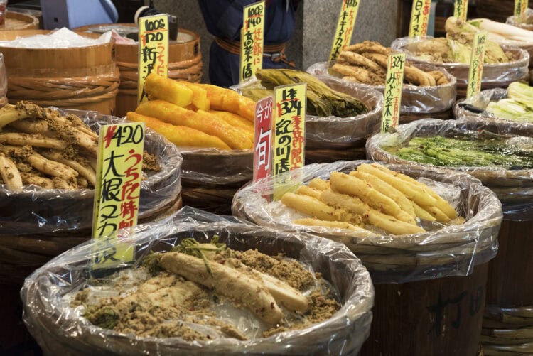 Concombre mariné vendu au marché Nishiki à Kyoto, Japon