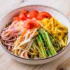 Hiyashi shuka sur fond de bois