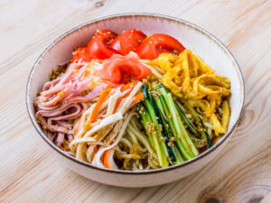 Hiyashi shuka sur fond de bois