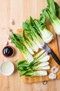 pak choi coupé en fleur