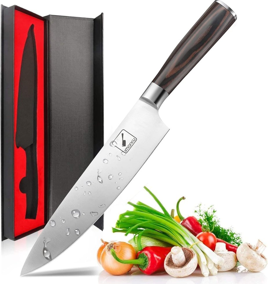 couteau de chef avec étui sur fond blanc