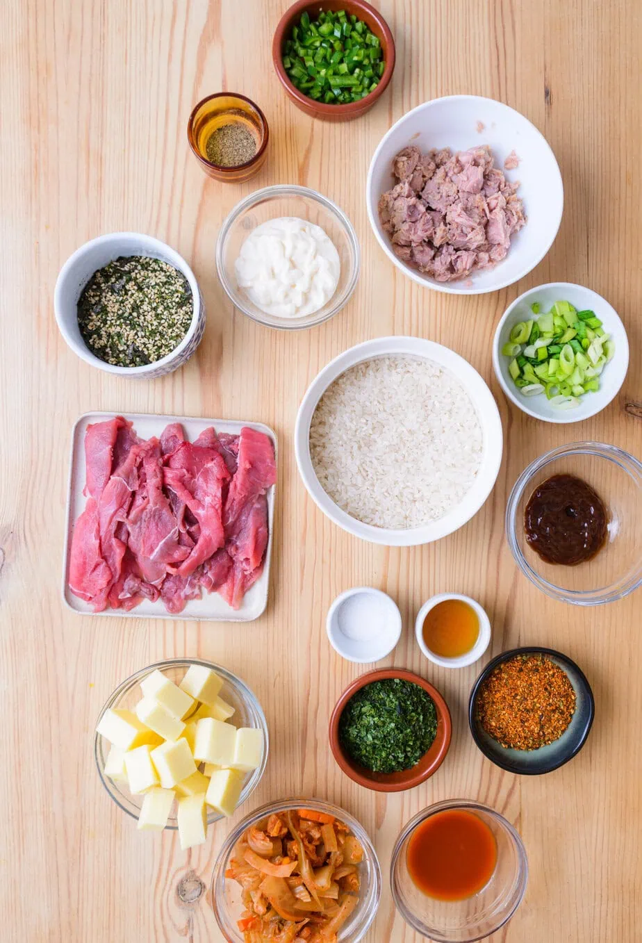 Jumeokbap ingredients on wooden background