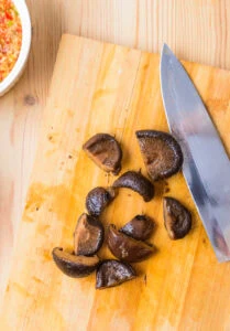 champignons coupés en deux