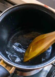 cuisson de l'assaisonnement pour riz à sushis