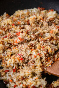 Riz sauté avec sésame