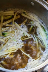 nouilles cuisson dans bouillon