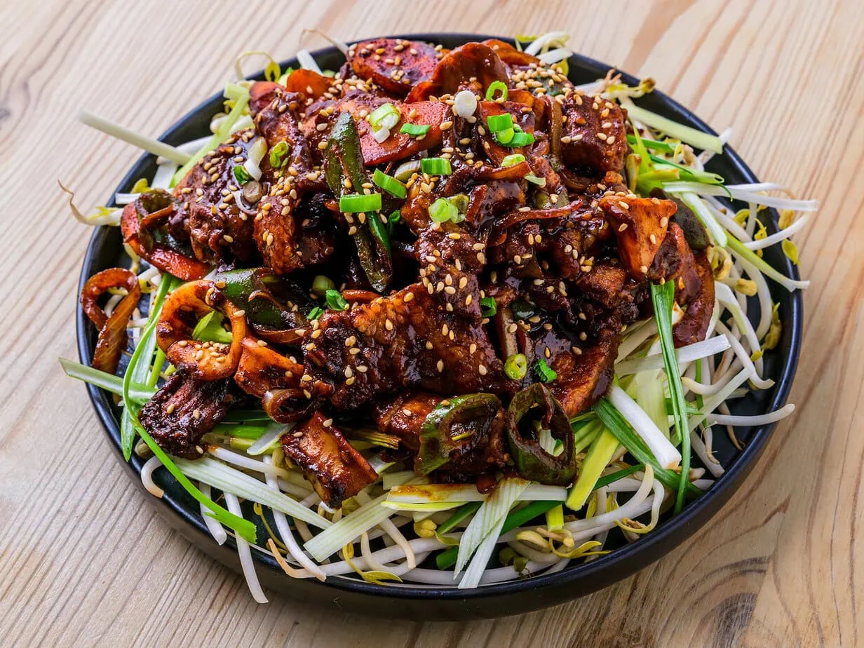 osam bulgogi sur fond de bois