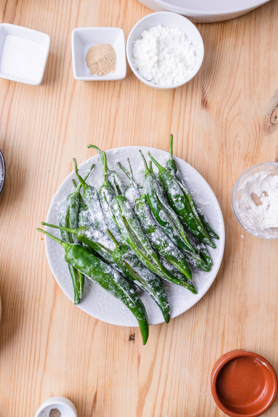 piments farinés sur assiette