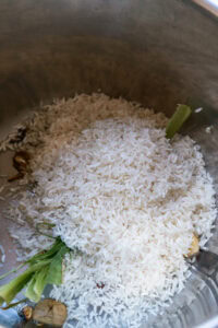 Riz cru ajouté cuve