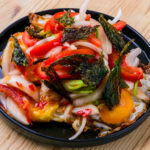 Yam Khai Dao - En-tête