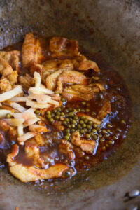 Phat Phet - Ajouter krachai et poivre