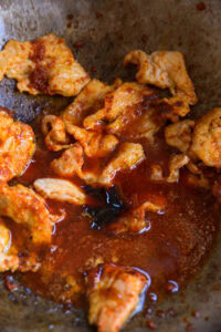 Phat Phet - Ajouter bouillon et sauces