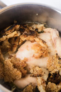 Nurungji Baeksuk - Ajouter le nurungji dans la marmite quand le poulet est cuit.