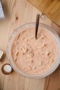 gimchijeon - Incorporer le kimchi, l'oignon vert et l'oignon.