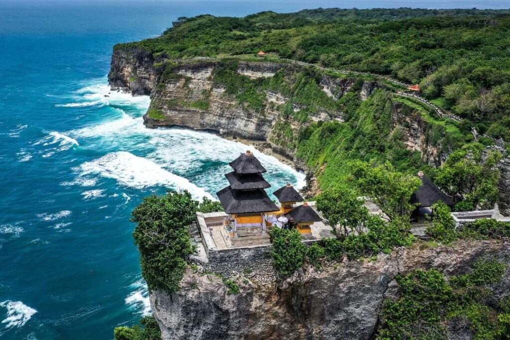 Temple d'Uluwatu, المعبد على حافة الجرف, أولواتو