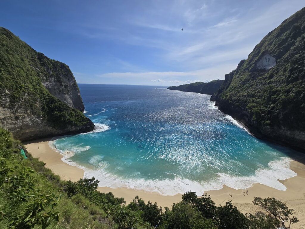 زيارة بالي Kelingking Beach, الشاطئ عند سفح الجرف, نوسا بينيدا