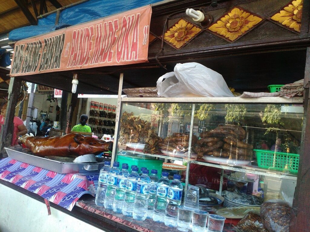 زيارة بالي Marché de nuit de Gianyar, كشك بابي غولينغ, جيانيار