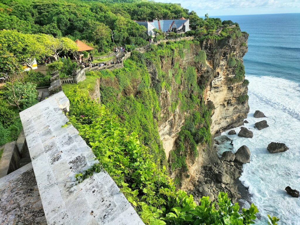 زيارة بالي Temple d'Uluwatu, الجروف فوق المحيط, أولواتو