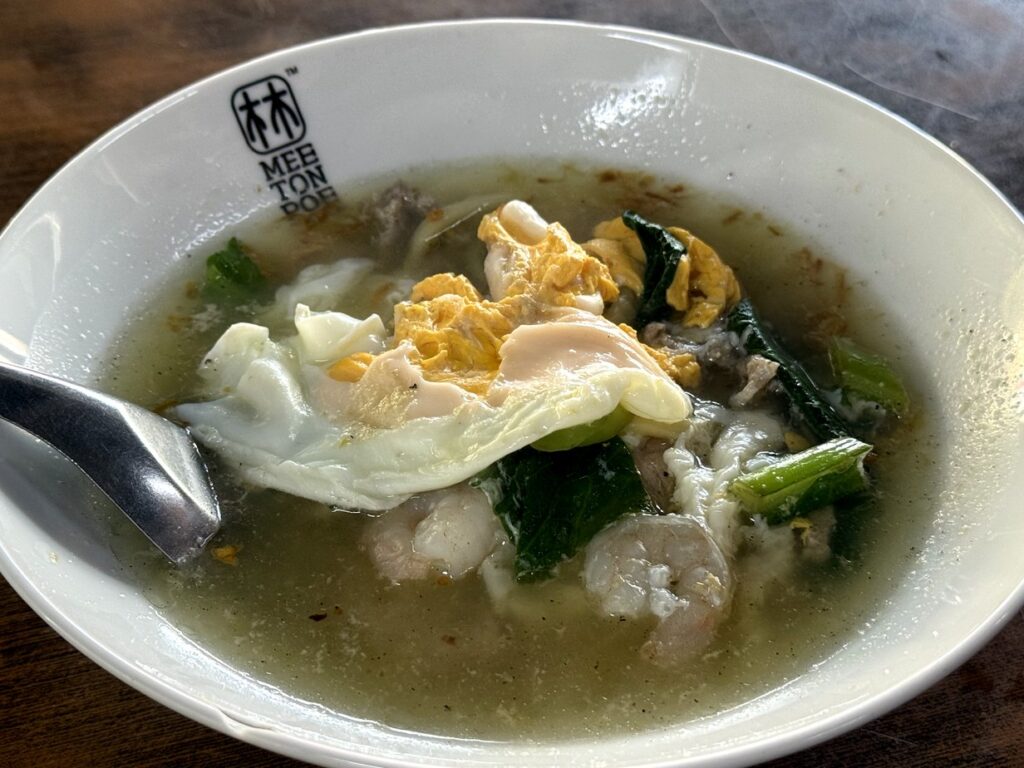 زيارة بوكيت Mee Ton Poe, وعاء من حساء نودلز هوكين, بوكيت