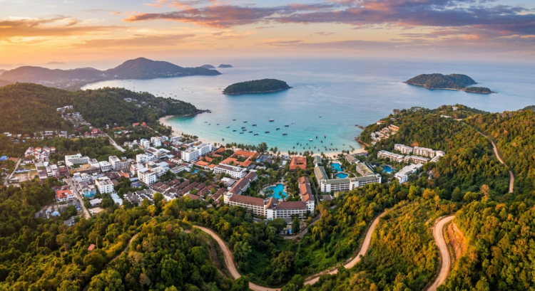 Vue panoramique de Phuket montrant ses différents quartiers