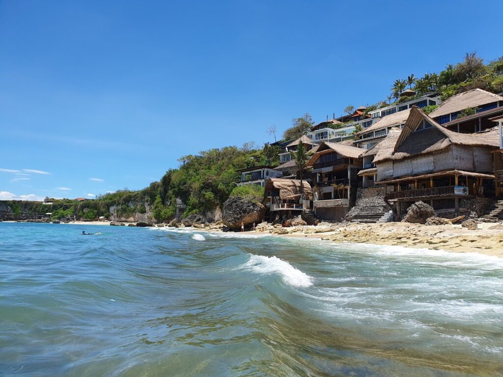 Bingin Beach, بيوت الضيافة المتشبثة بالجرف, بوكيت