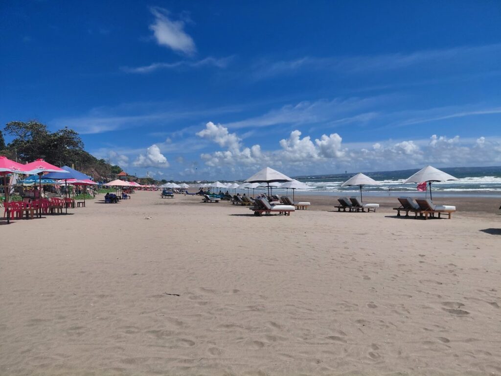 Double Six Beach, الرمال والمظلات الشاطئية, سيمينياك