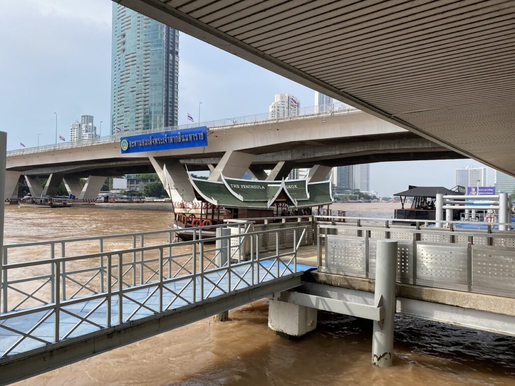 Sathorn Pier, رصيف القوارب تحت جسر تاكسين, بانكوك