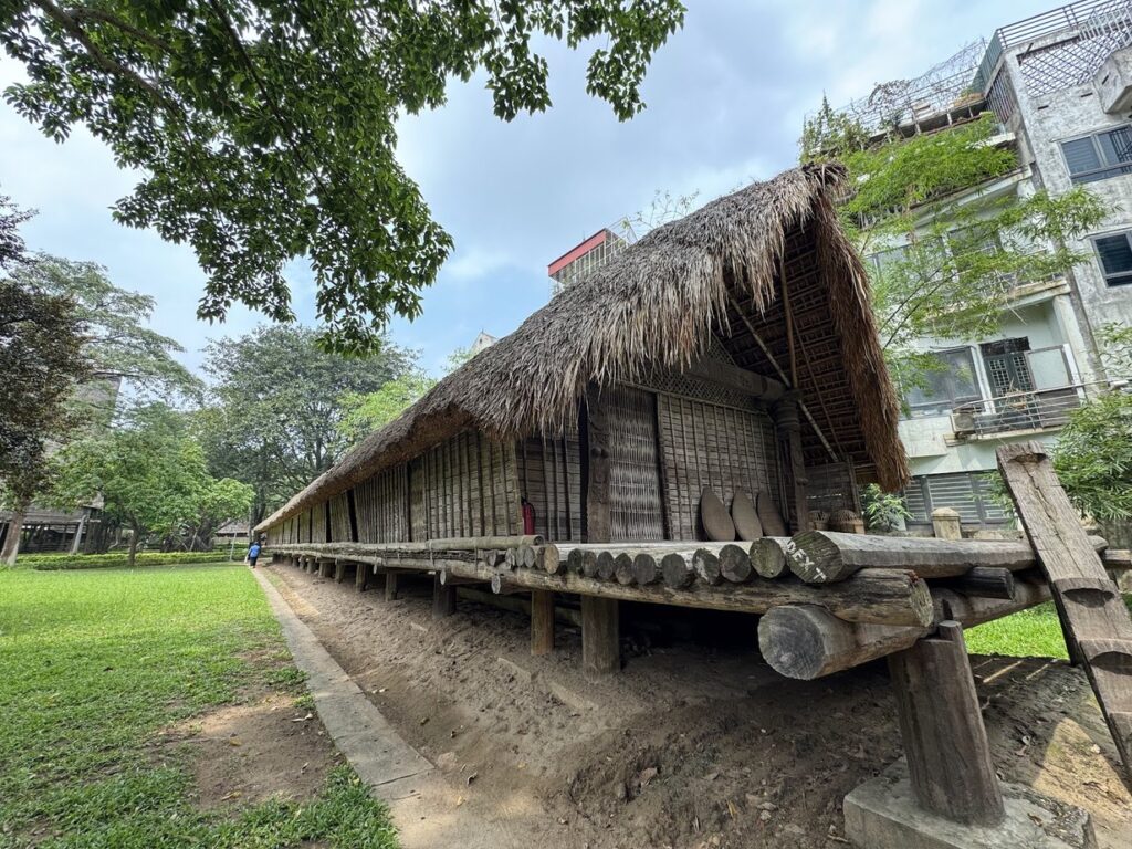 Musée d'Ethnologie du Vietnam, منزل طويل في الحديقة, هانوي