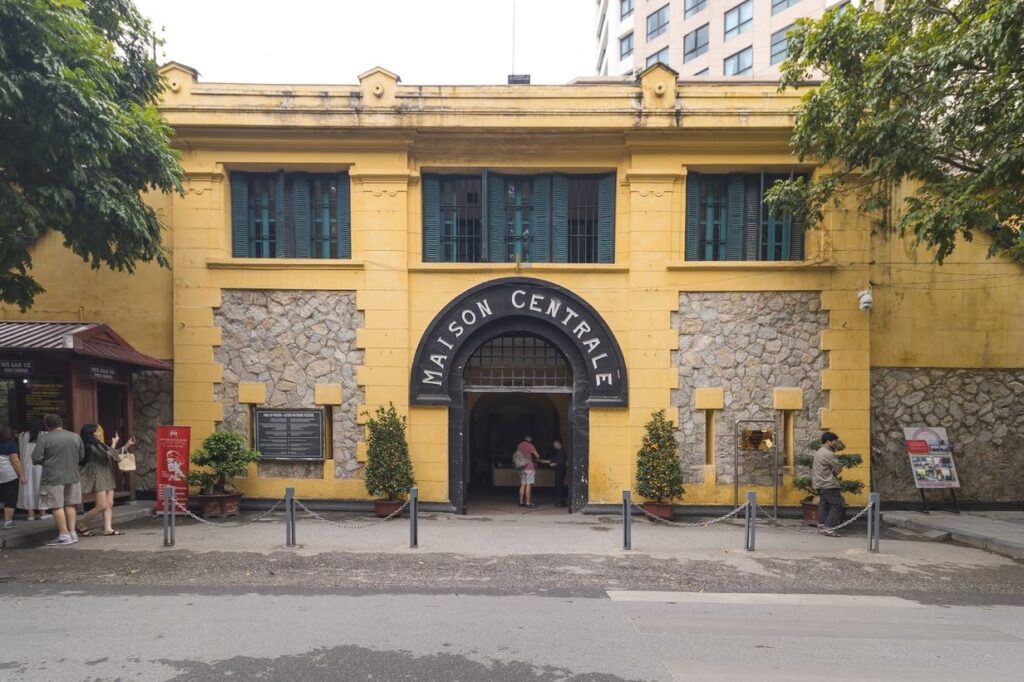 Prison Hoa Lo, مدخل السجن المركزي, هانوي