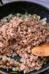 Chamchi Ssamjang - Ajouter le thon et faire revenir.