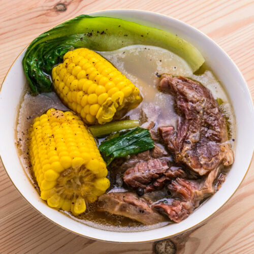 本場のブラロ（Bulalo）―フィリピンの牛骨髄スープ