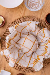 Cheese Naan - Couvrir d'un linge humide et laisser reposer 1 heure dans un endroit chaud.