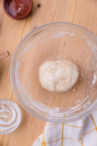 Naan - Huiler légèrement le dessus de la pâte (aide à la garder humide)