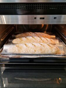 Baguette sans gluten sans pétrissage - Fais cuire 35 – 40 minutes jusqu’à ce que ce soit doré.