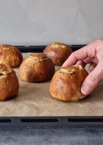 Buns à la crème sans gluten à la pistache - Sors-les du four.