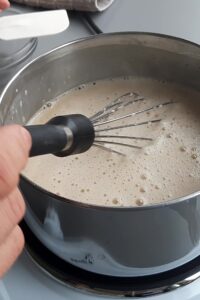 Crème pâtissière vegan (sans gluten) - Fouette bien jusqu’à obtenir un mélange homogène.
