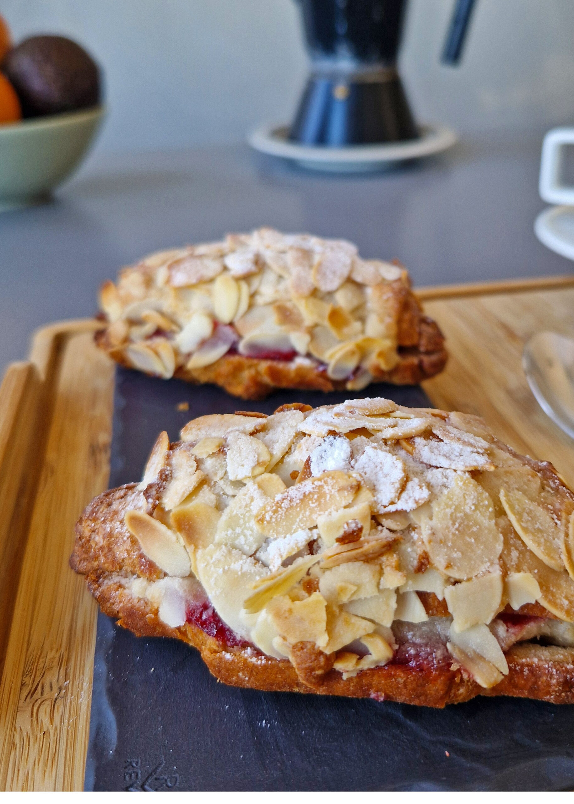 Croissant aux amandes sans gluten à la confiture de fruits rouges - En-tete