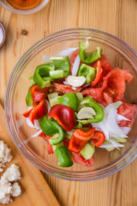 Gaspacho andalou (gazpacho andaluz) - Les mettre dans une grande marmite.