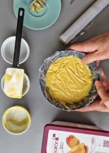 Gâteau macaron mangue framboise (sans gluten) - Réfrigère la ganache pendant au moins six heures.