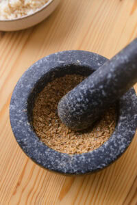 Hiyajiru - Broyer ce mélange dans un suribachi (mortier japonais) ou au robot.